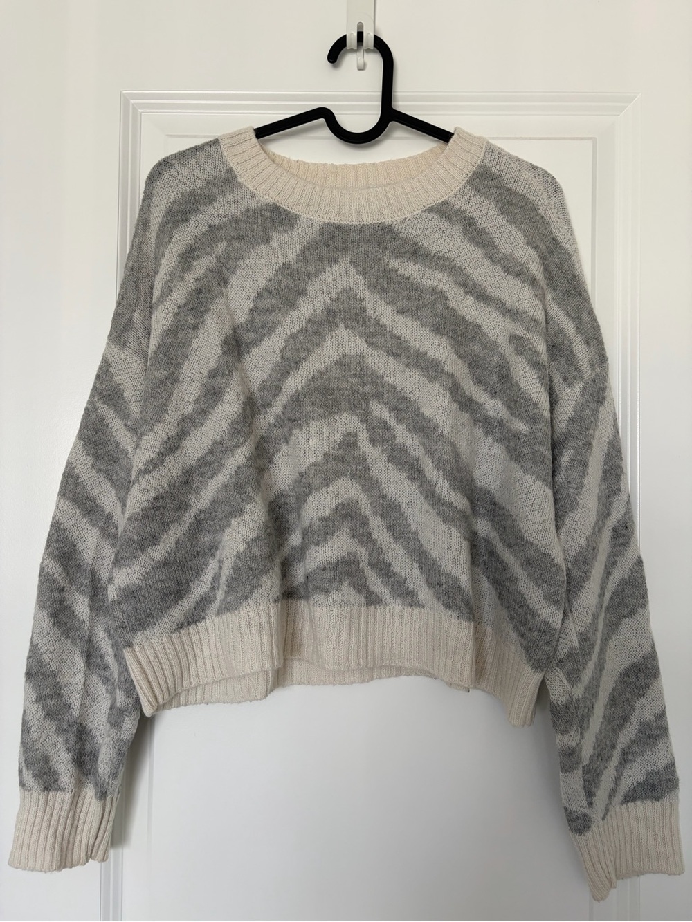 American Eagle Outfitters Cream and Gray Zebra-Pattern Crewneck Sweater